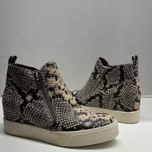 Steve Madden Wedgie High Top Sneakers Shoes Side Zip Snake Skin Vegan Size 7